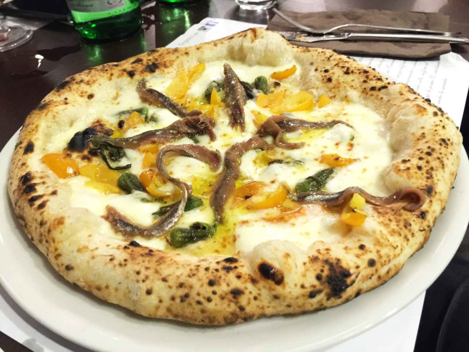 pizza-pomodorini-gialli-alici-menaica-960x720