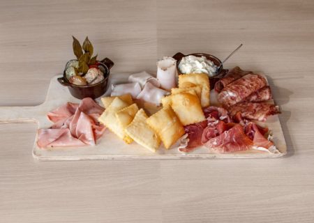 Crescentine_con_salumi