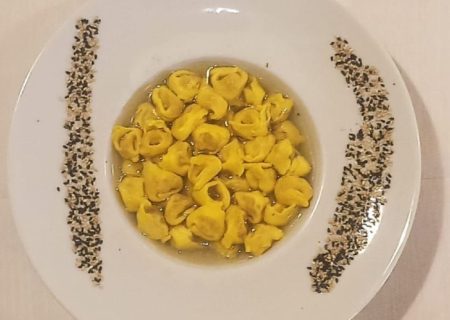 Tortellini_in_brodo